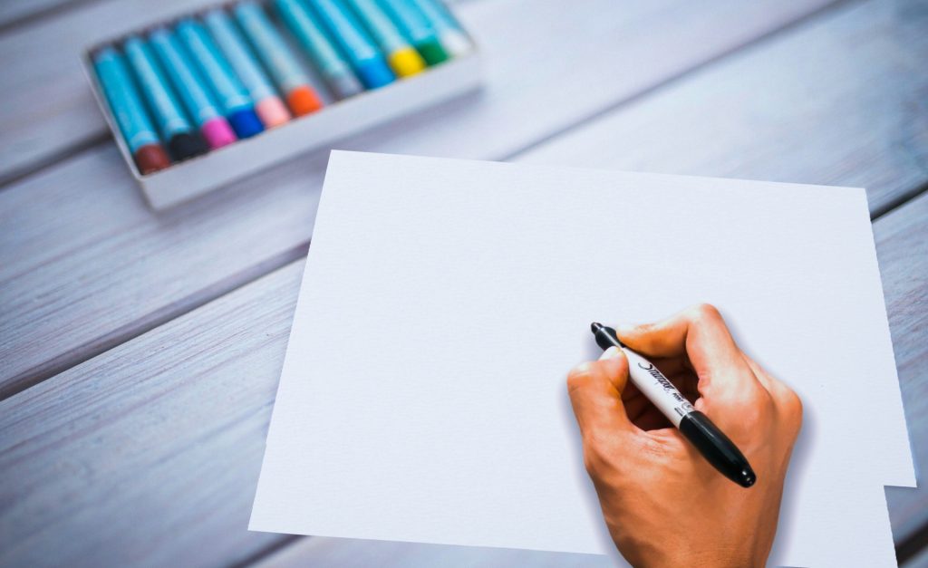 hand-holding-pen-and-writing